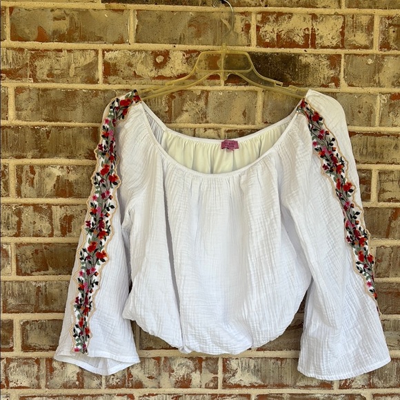 Miami for Francesca’s White Embroidered Floral Off Shoulder Cropped Blouse - Picture 2 of 9